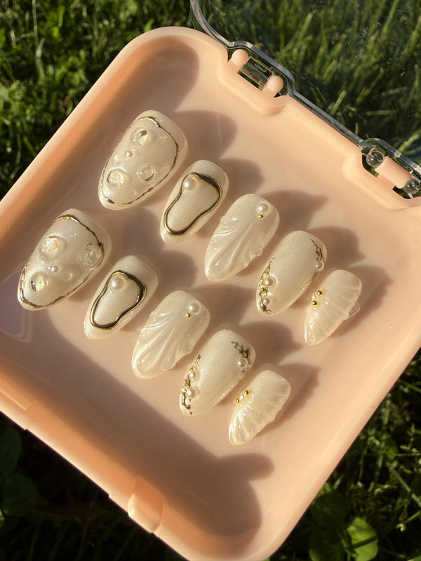 Opalescent Gilded Pearl