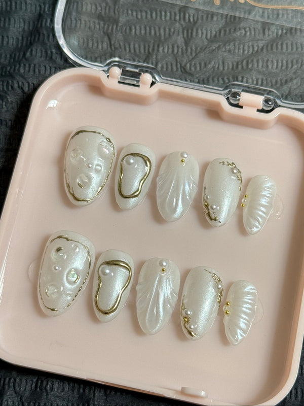 Opalescent Gilded Pearl